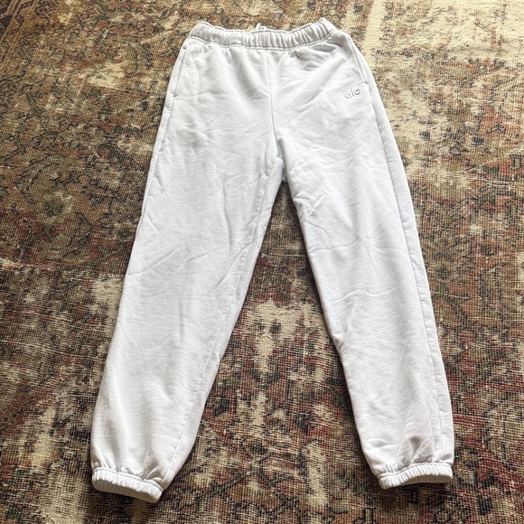 ALO Yoga Pants - NWOT ALO Yoga White ACCOLADE Sweatpants